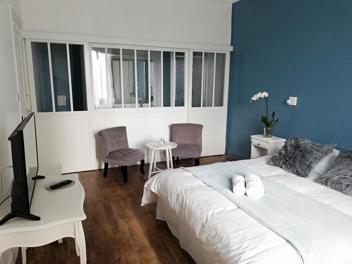 L'Angely - Chambres D'Hotes Niort Bagian luar foto