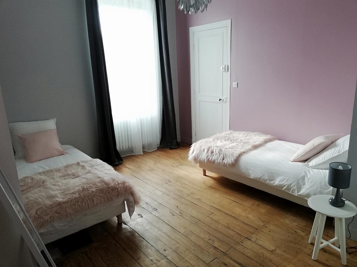 L'Angely - Chambres D'Hotes Niort Bagian luar foto
