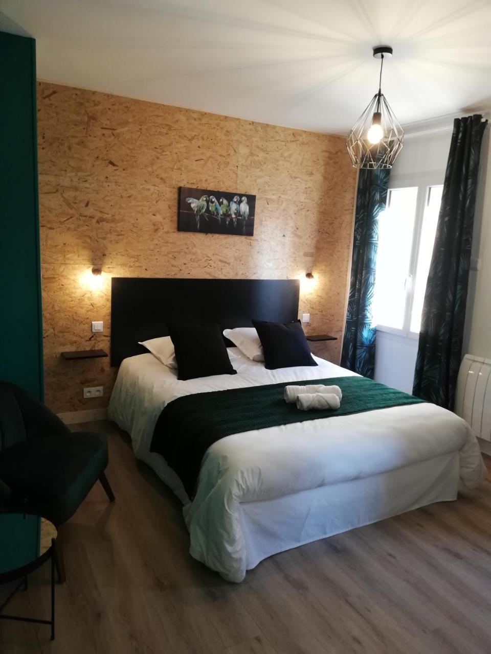 L'Angely - Chambres D'Hotes Niort Bagian luar foto